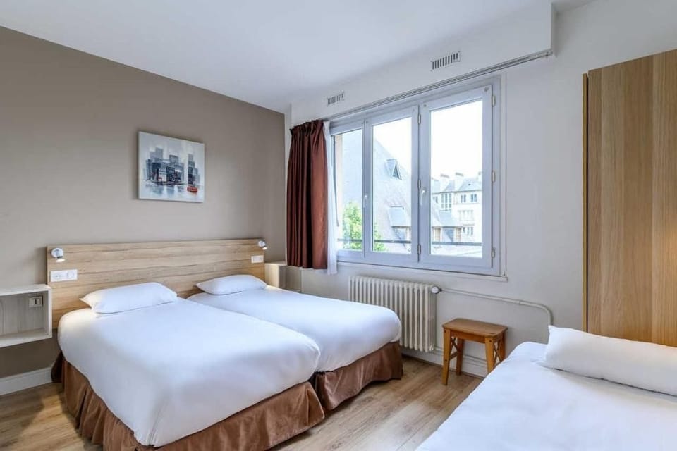 Triple Room, 3 Twin Beds | In-room safe, desk, blackout drapes, iron/ironing board