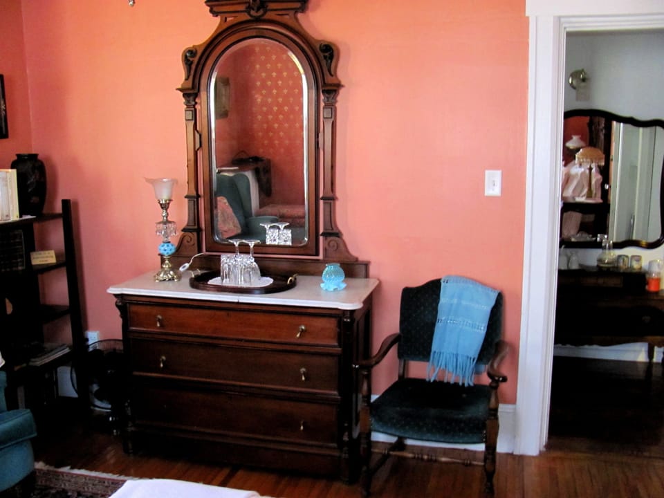 Standard Room, 1 Queen Bed, Ensuite | Free WiFi