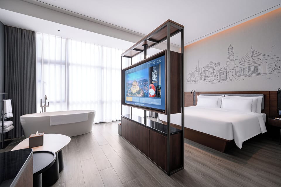 Executive Room | Minibar (free items), in-room safe, blackout drapes, soundproofing
