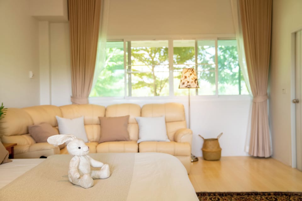 Deluxe Double Room, Balcony, Garden View | Living area