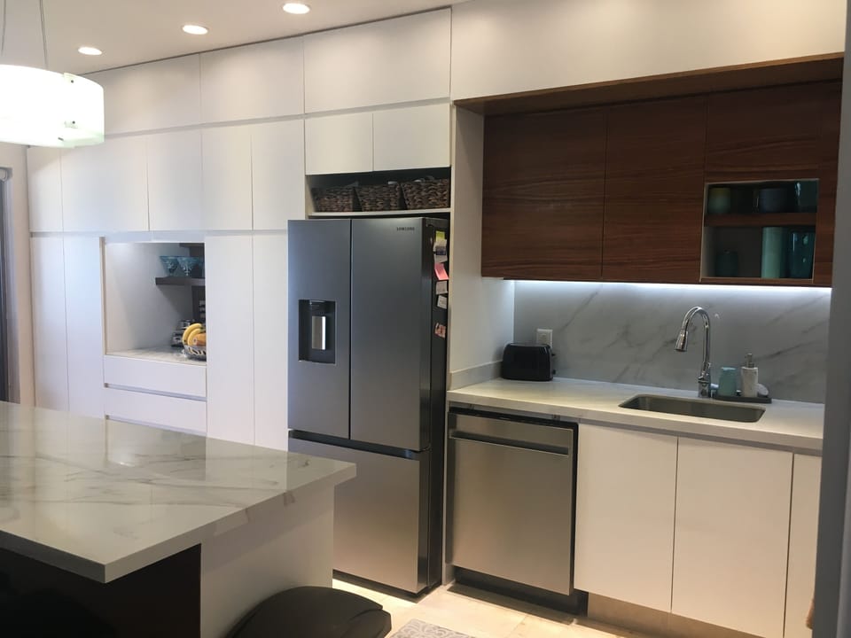 Deluxe Suite, 1 King Bed, Non Smoking, Ocean View | Private kitchen | Coffee/tea maker