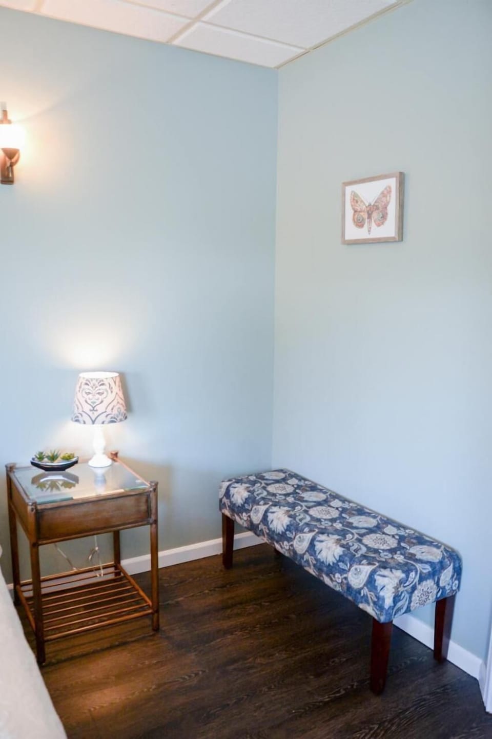 Free WiFi, bed sheets