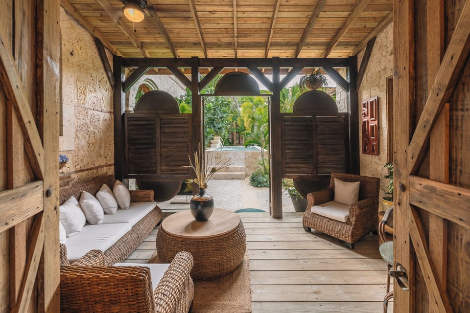 Courtyard King Room | Terrace/patio