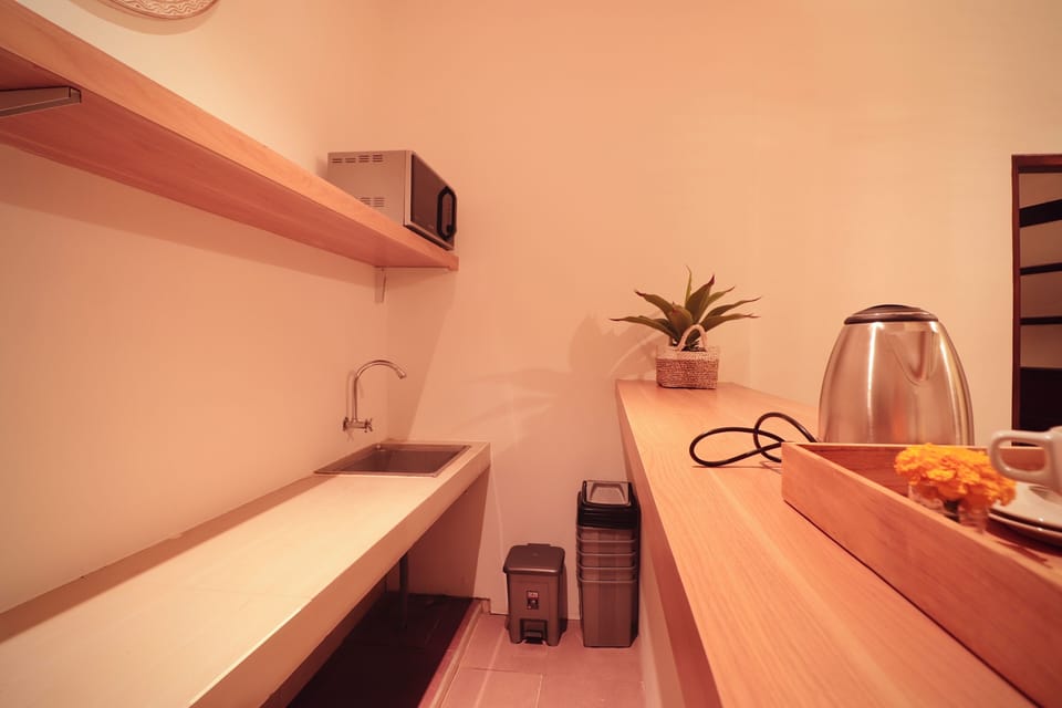 Deluxe Studio Suite | WiFi (free), bed sheets