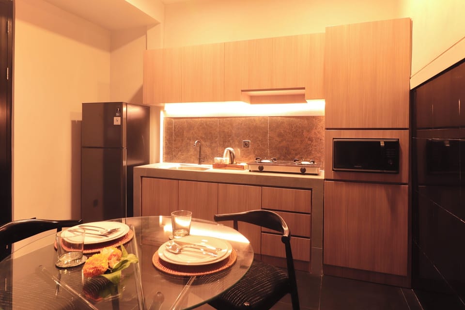 Deluxe Studio, Balcony | Private kitchen