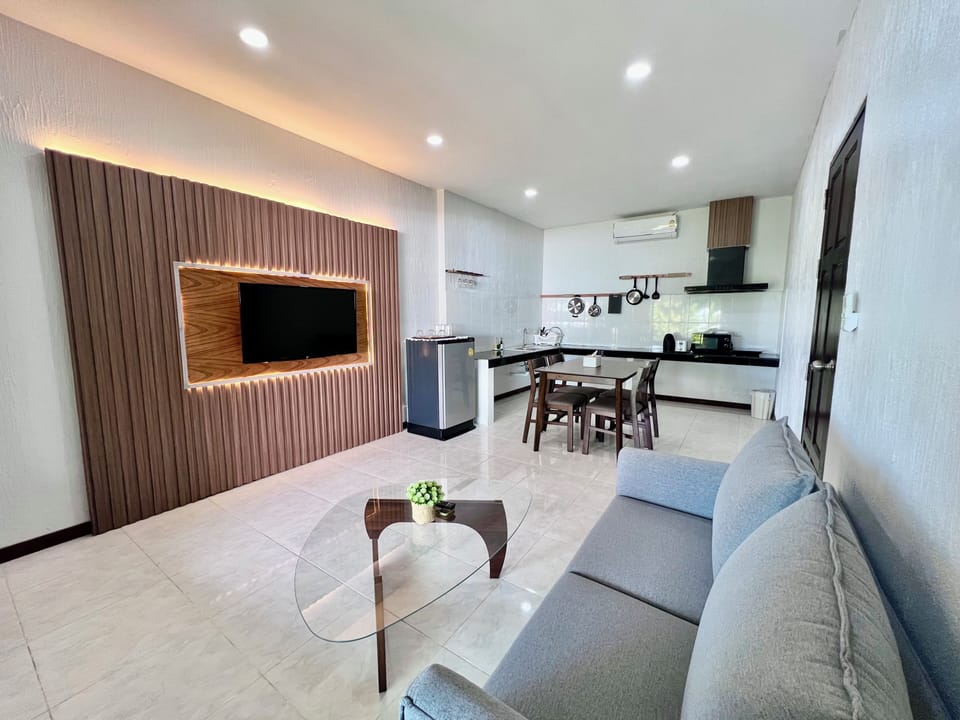Deluxe Triple Room, Garden View | Interior
