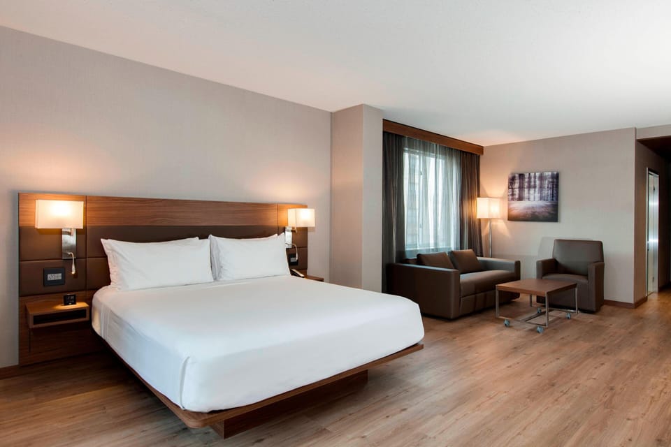 Premium bedding, in-room safe, individually furnished, desk