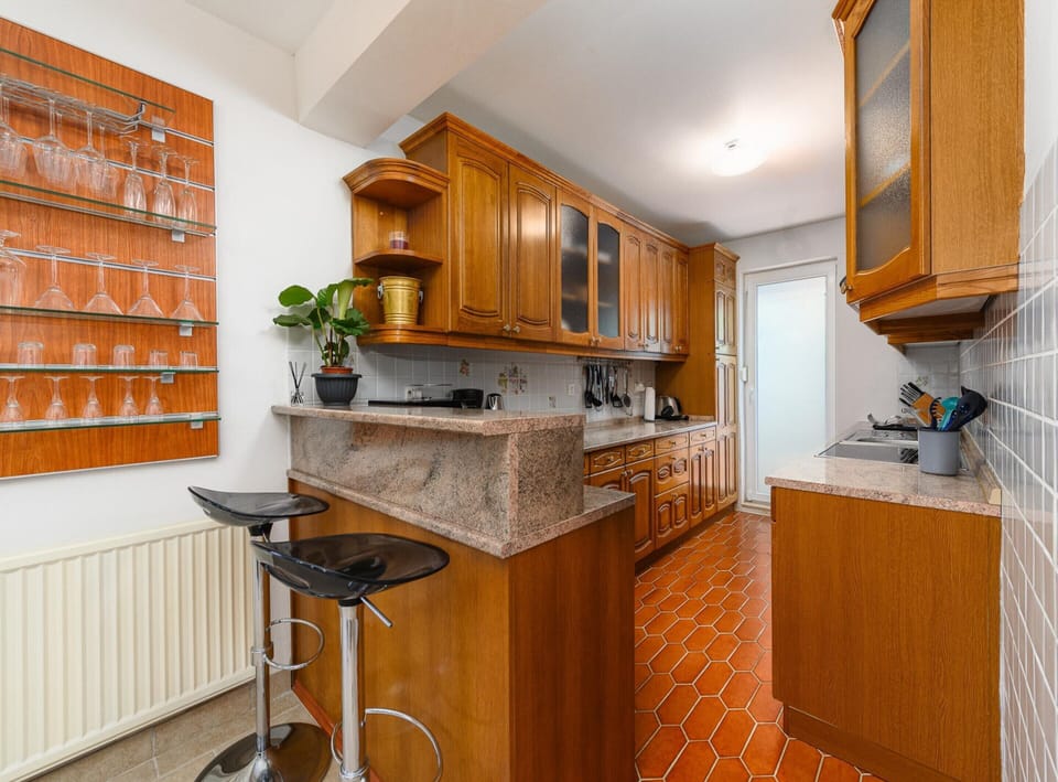 Villa | Private kitchen | Electric kettle, toaster, cookware/dishes/utensils