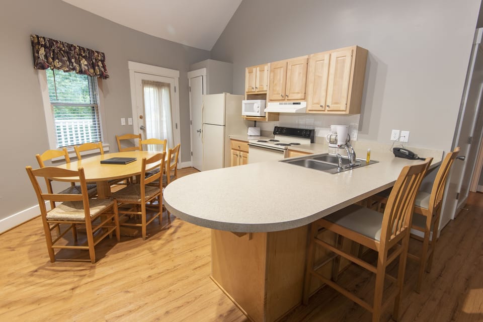 Deluxe Cottage, 2 Bedrooms (2 Bathrooms) | In-room dining