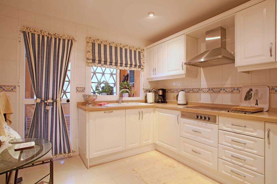 Apartment | Private kitchen | Fridge, microwave, dishwasher, coffee/tea maker