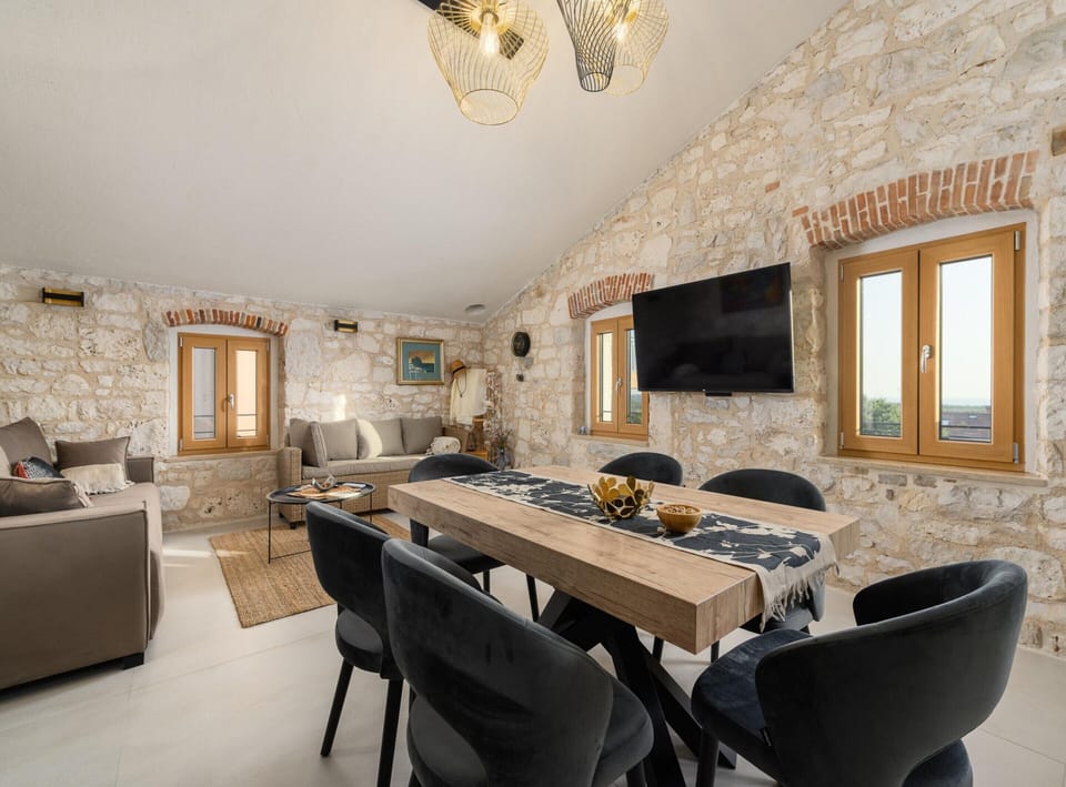 Villa | Dining