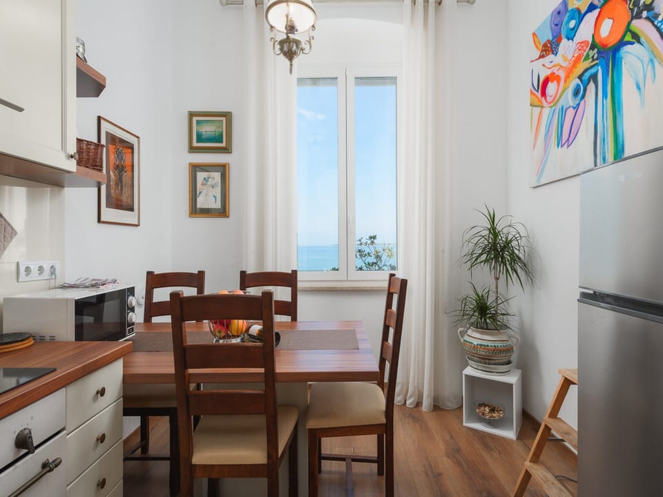 Apartment | Dining