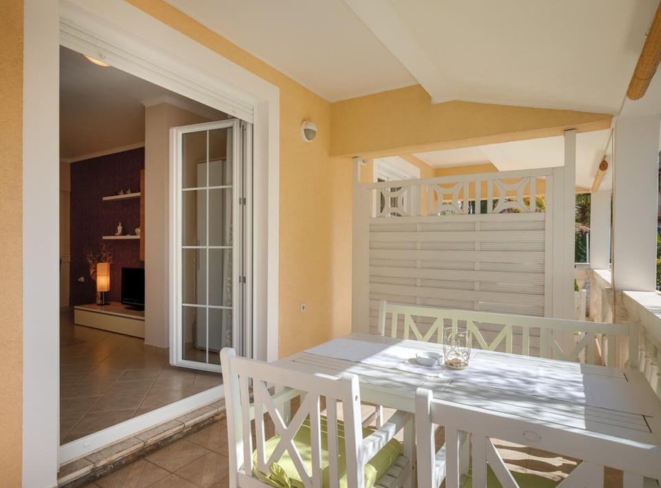Apartment | Dining