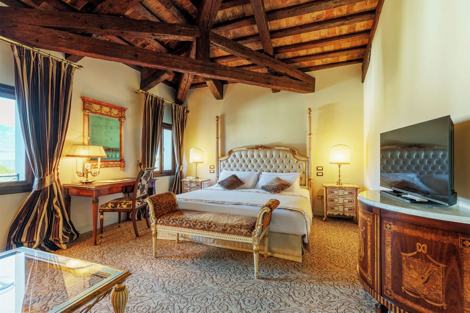 Suite | In-room safe, desk, laptop workspace, soundproofing