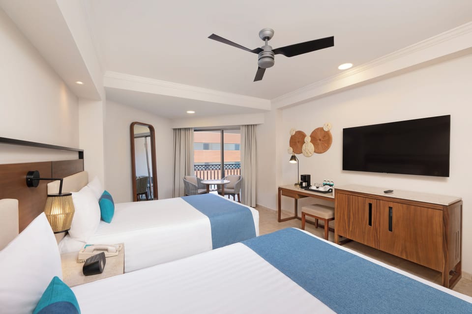 Deluxe Room Balcony | Free minibar items, in-room safe, desk, blackout drapes