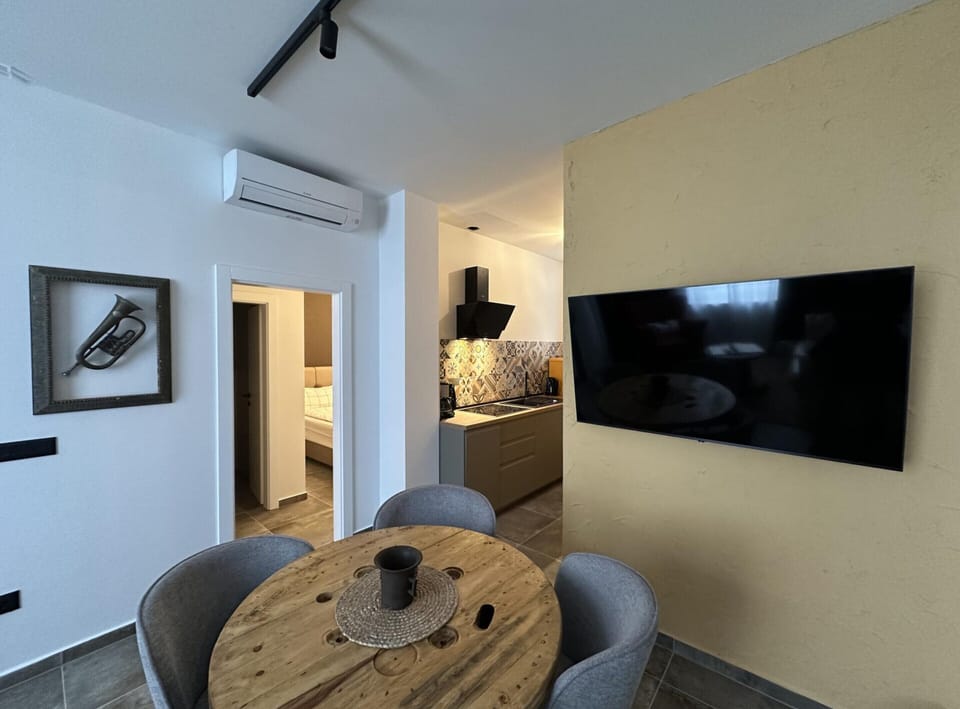 Apartment | Dining