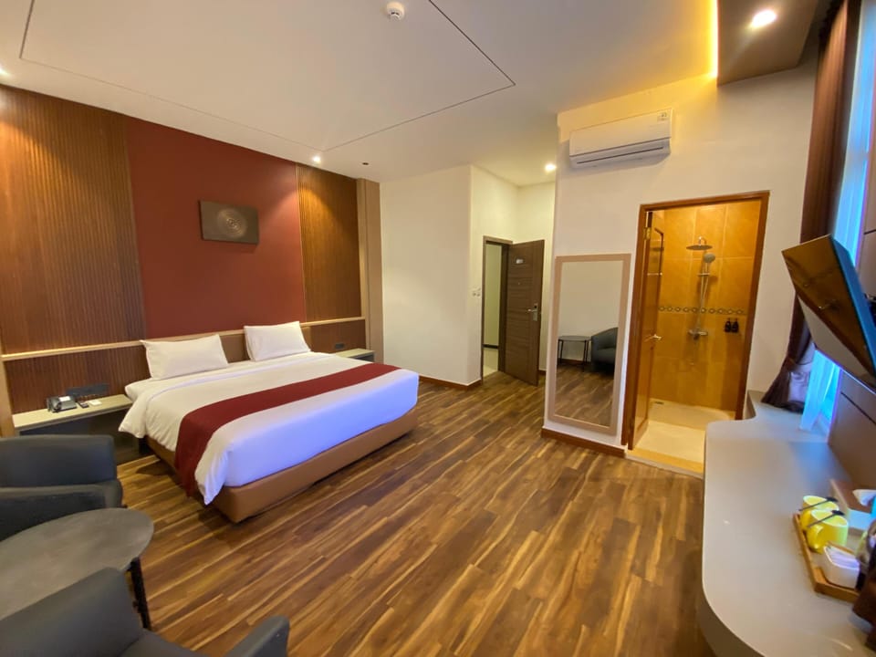 Executive Single Room | Desk, laptop workspace, blackout drapes, soundproofing