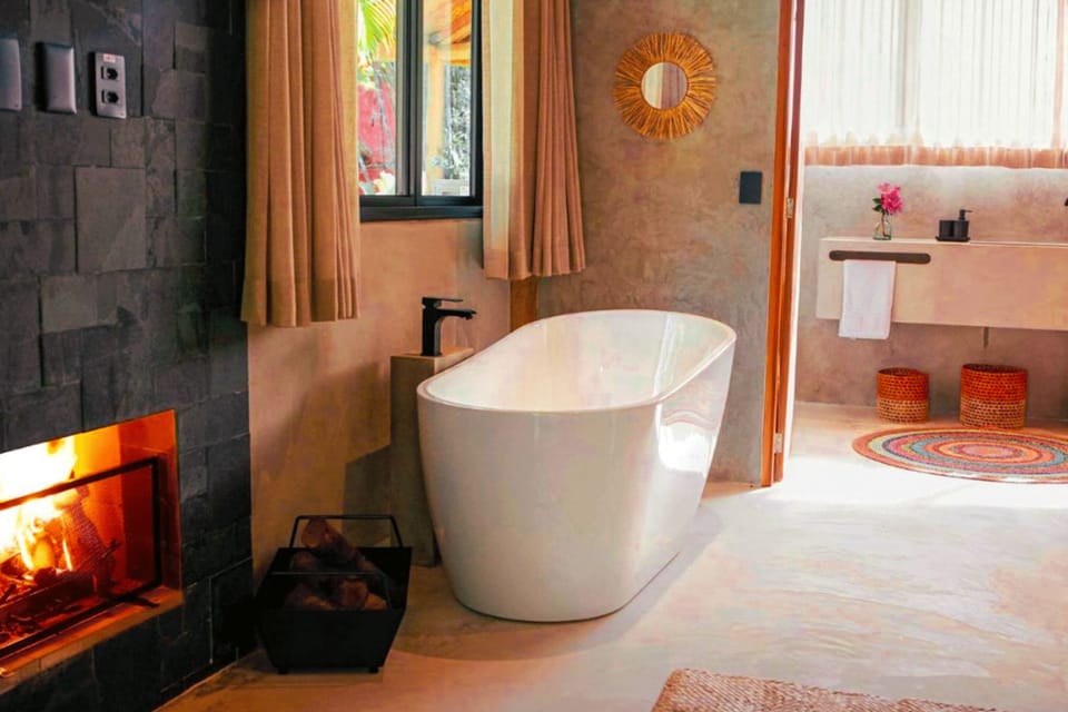 Executive Cabin | Deep soaking bathtub
