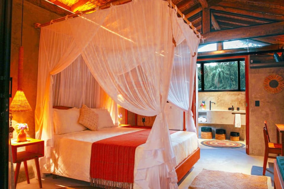 Premium Cabin | Minibar, blackout drapes, bed sheets
