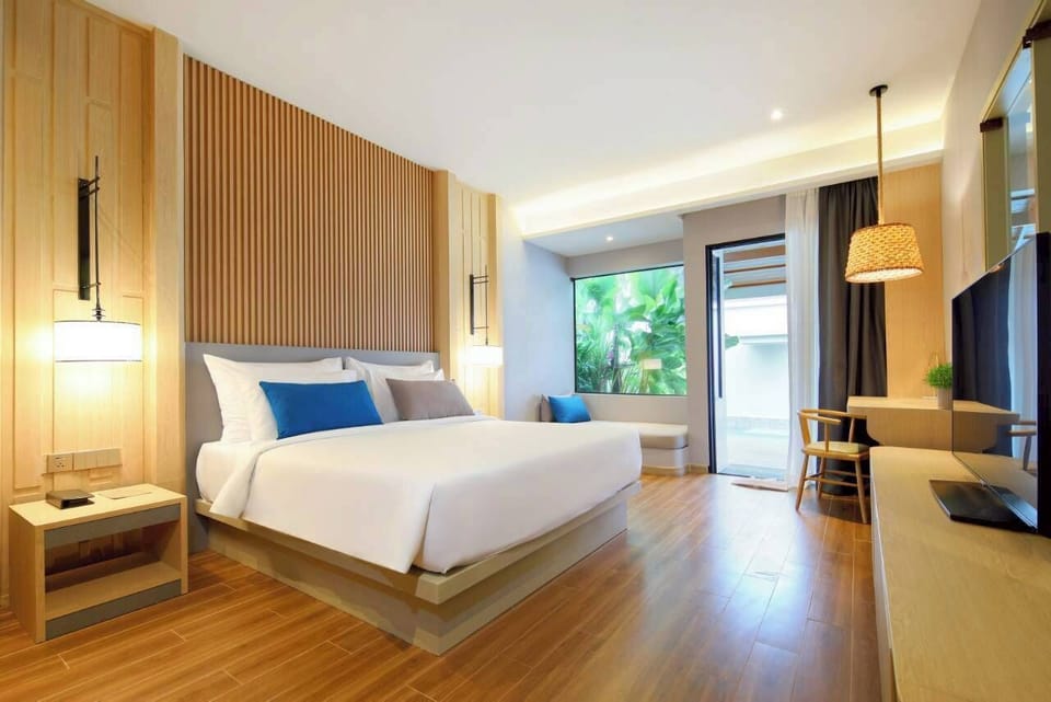 2-Bedroom Pool Suite | Desk, free WiFi, bed sheets