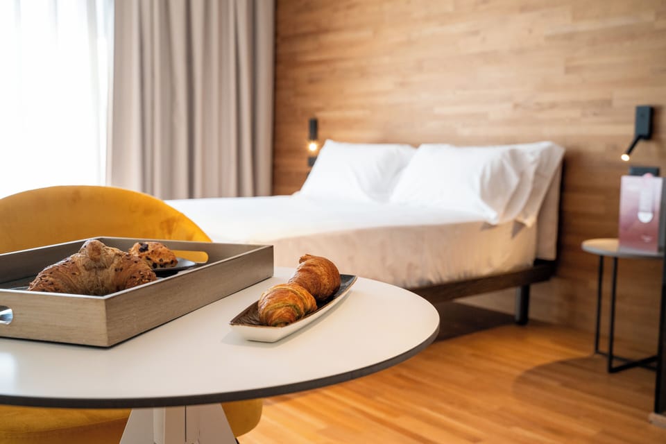 Free daily cooked-to-order breakfast