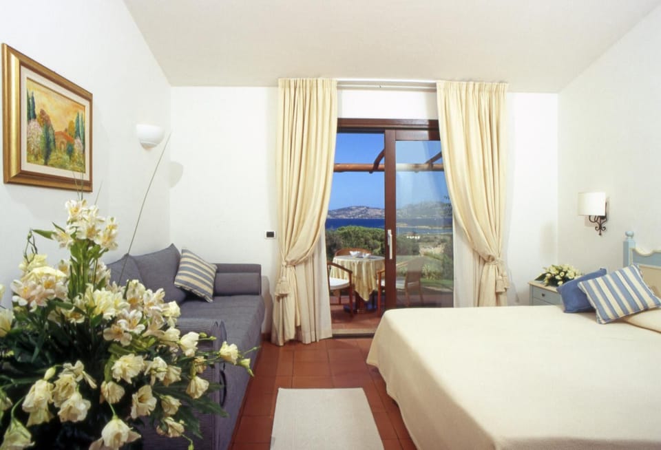 In-room safe, blackout drapes, free cribs/infant beds