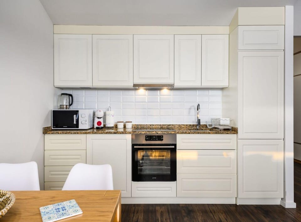 Apartment | Private kitchen | Electric kettle, cookware/dishes/utensils