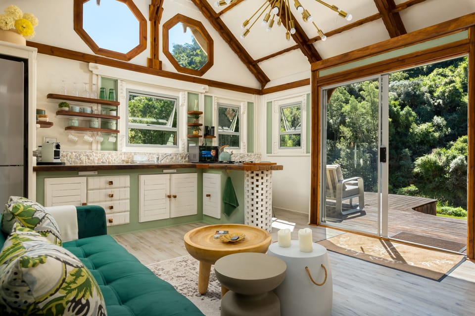 Cabin | Living area | Fireplace