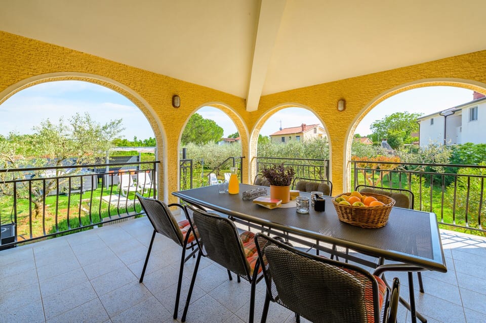 Apartment | Outdoor dining