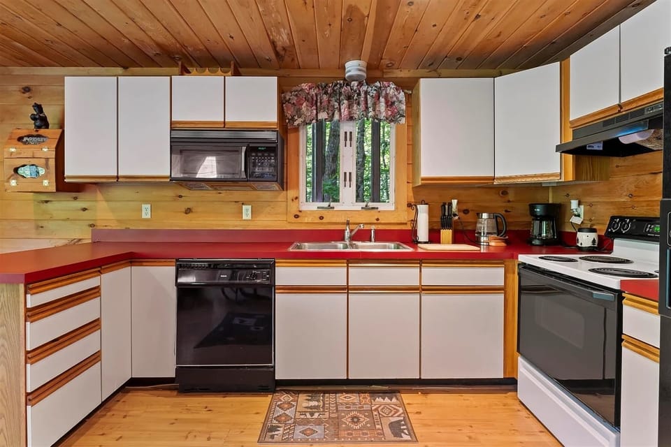 Villa, 3 Bedrooms | Private kitchen | Fridge, oven, coffee/tea maker, toaster