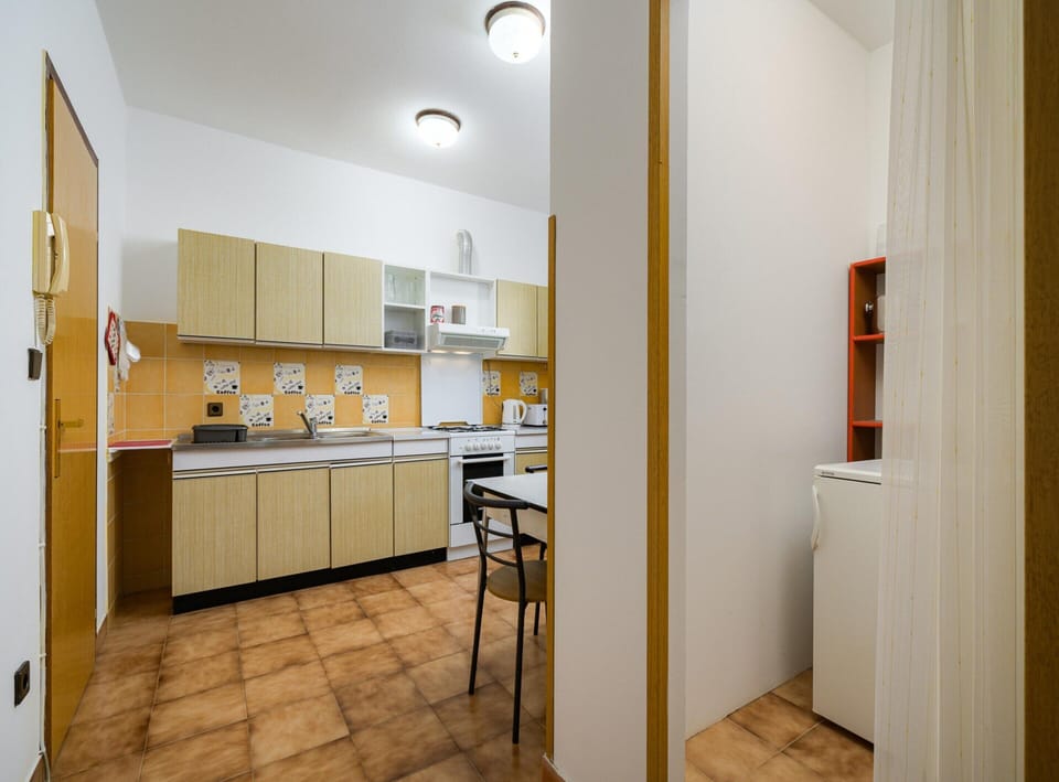 Apartment | Private kitchen | Electric kettle, cookware/dishes/utensils