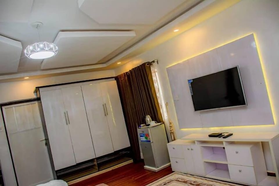 Luxury Apartment, Balcony, City View | 2 bedrooms, desk, laptop workspace, soundproofing