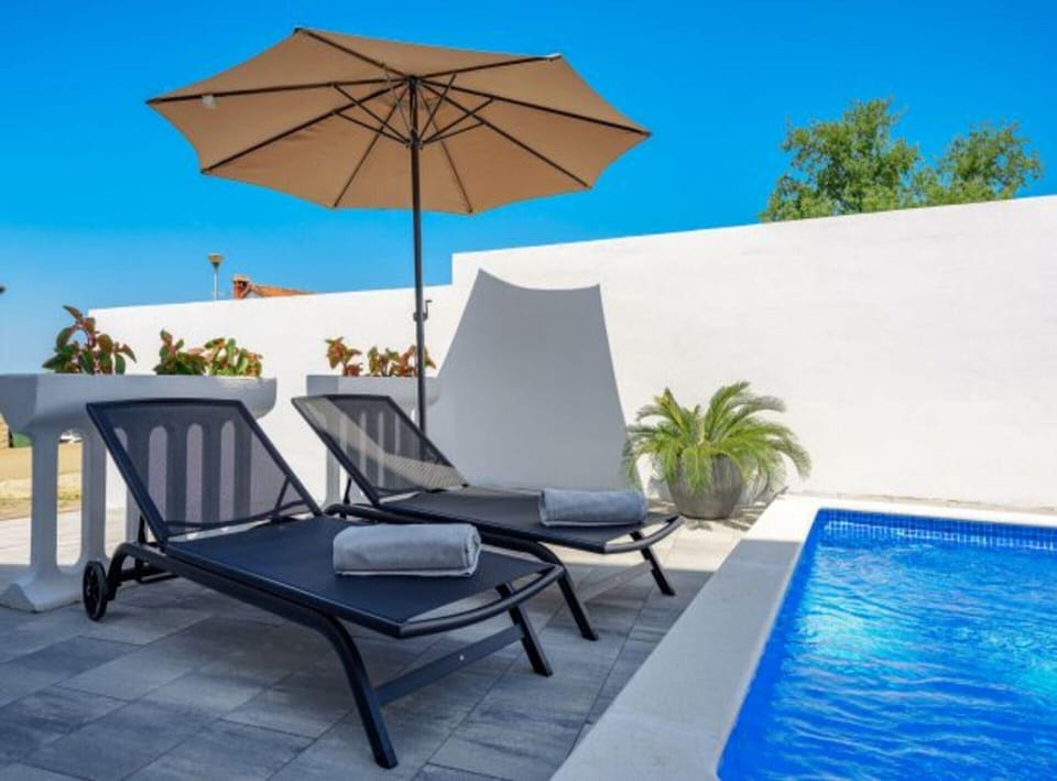 Apartment | Pool | Outdoor pool