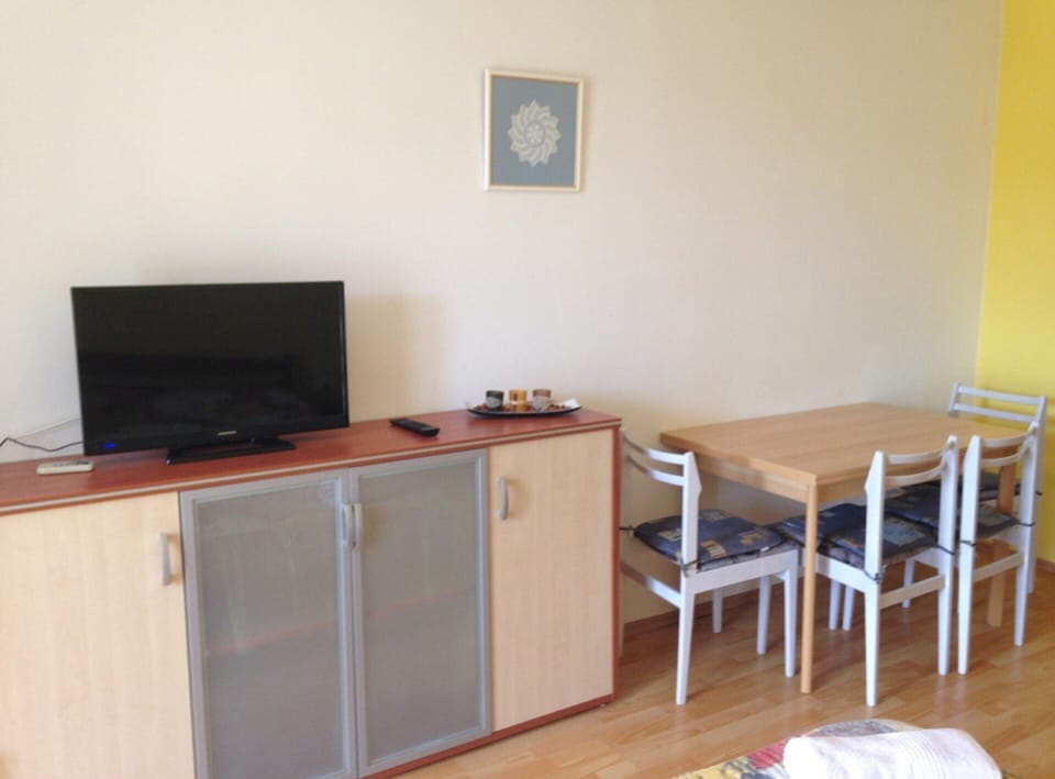 Apartment | Dining