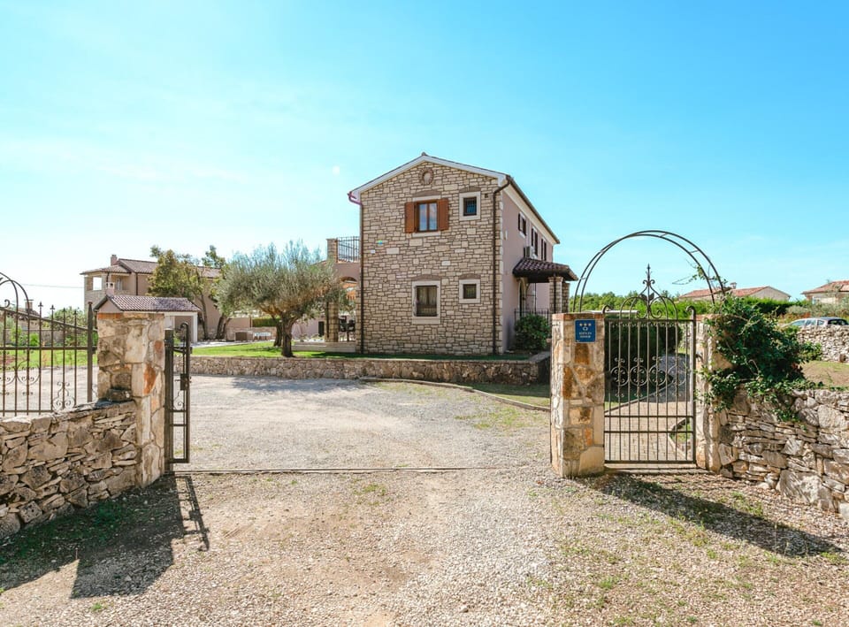 Villa | Exterior