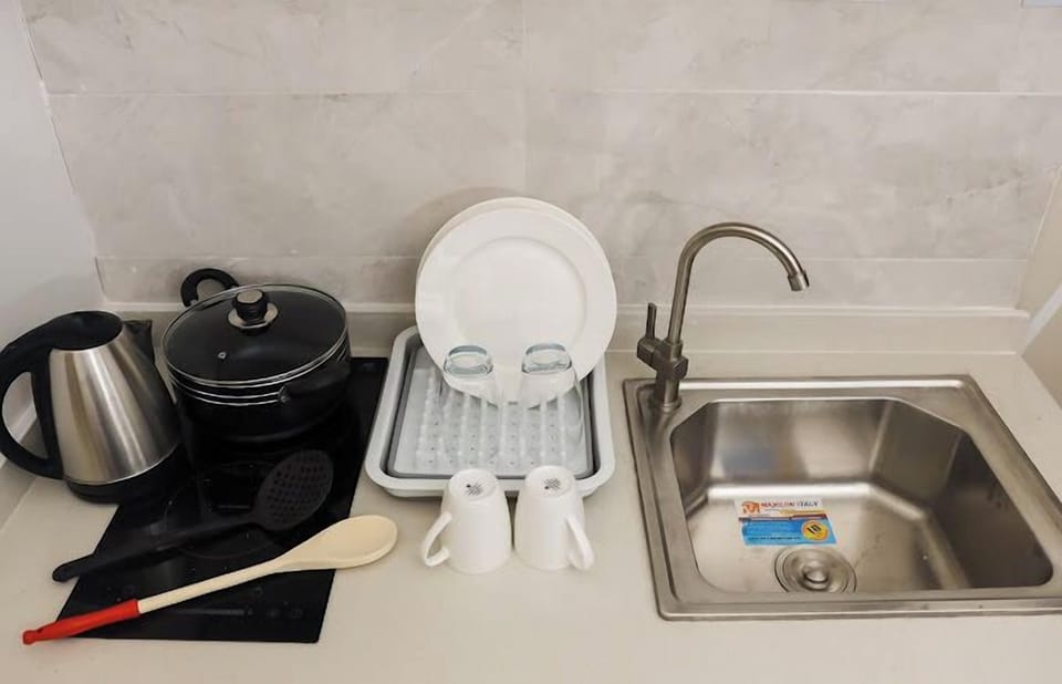 Junior Apartment, Balcony, City View | Private kitchen | Fridge, microwave, oven, stovetop