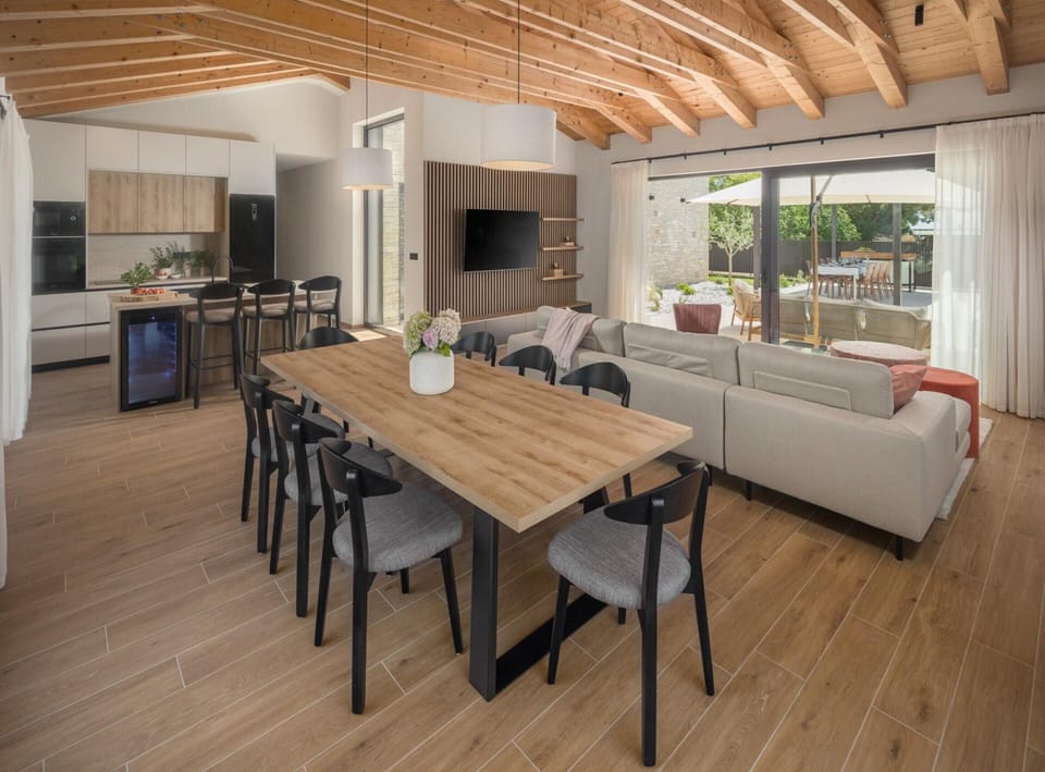 Villa | Dining