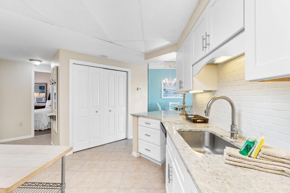 Condo, Multiple Beds (The Palms West 813) | Private kitchen | Paper towels