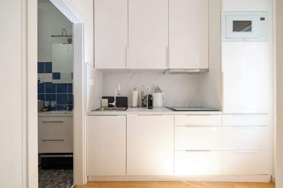 Deluxe Apartment, City View | Private kitchen | Electric kettle, toaster