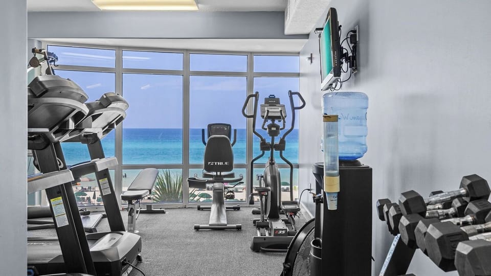 Front Beach Road, Unit 809 - Beach Happy Emerald Isle Resort Unit 809 Cottage in Panama City Beach