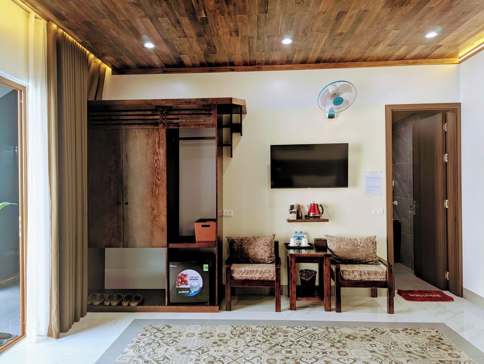 Deluxe Quadruple Room | Minibar, desk, laptop workspace, soundproofing