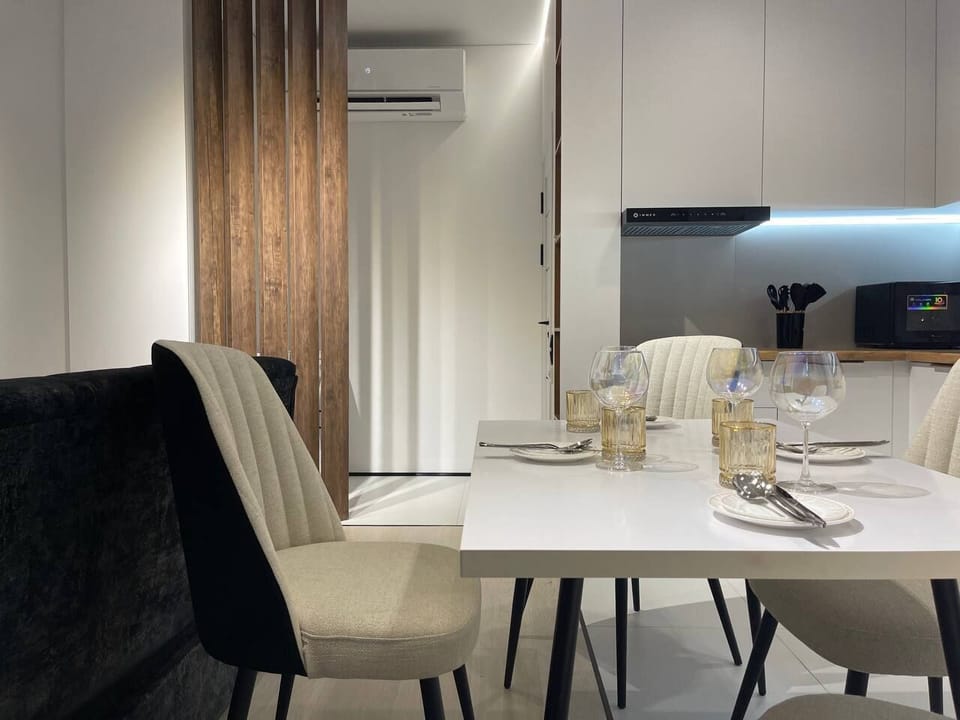 Family Studio Suite, Balcony, City View | Private kitchen | Electric kettle