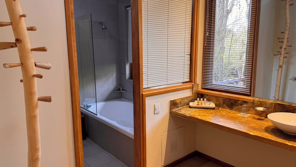 Superior Suite, 1 Bedroom | Bathroom | Eco-friendly toiletries, hair dryer, bidet, towels