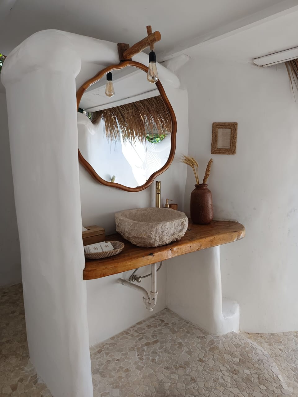 Superior Double Room | Bathroom | Shower, hair dryer, towels