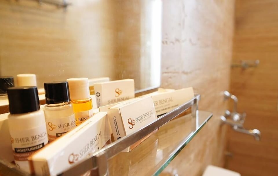Deluxe Double Room | Bathroom | Shower, slippers, towels, soap