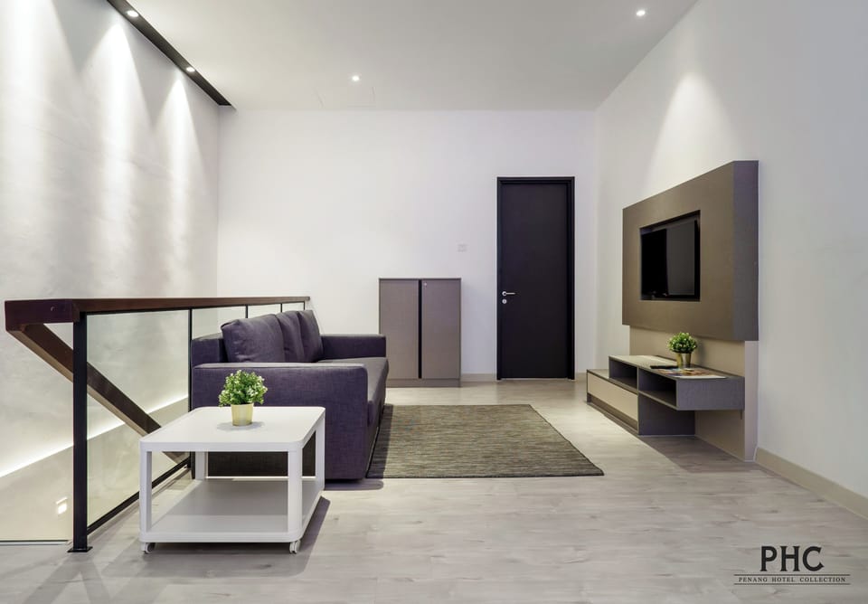 40-inch TV with satellite channels