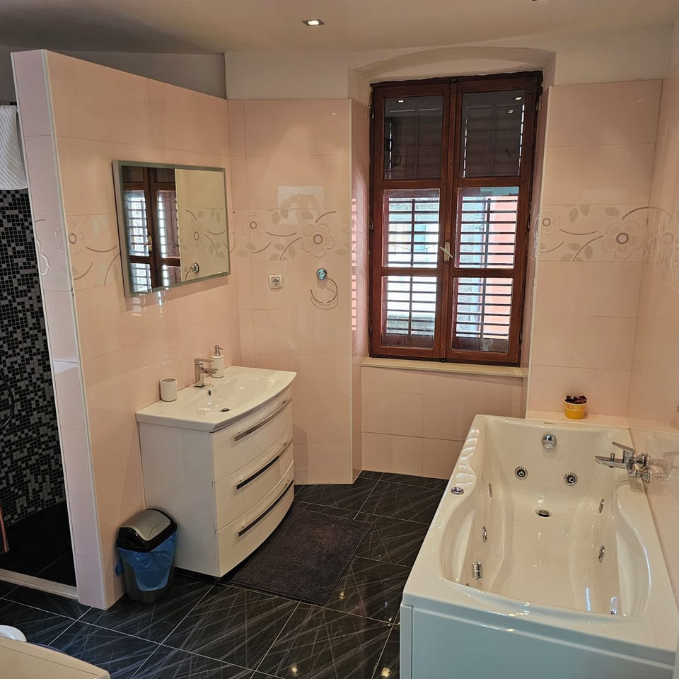 Comfort Apartment, 2 Bedrooms | Bathroom