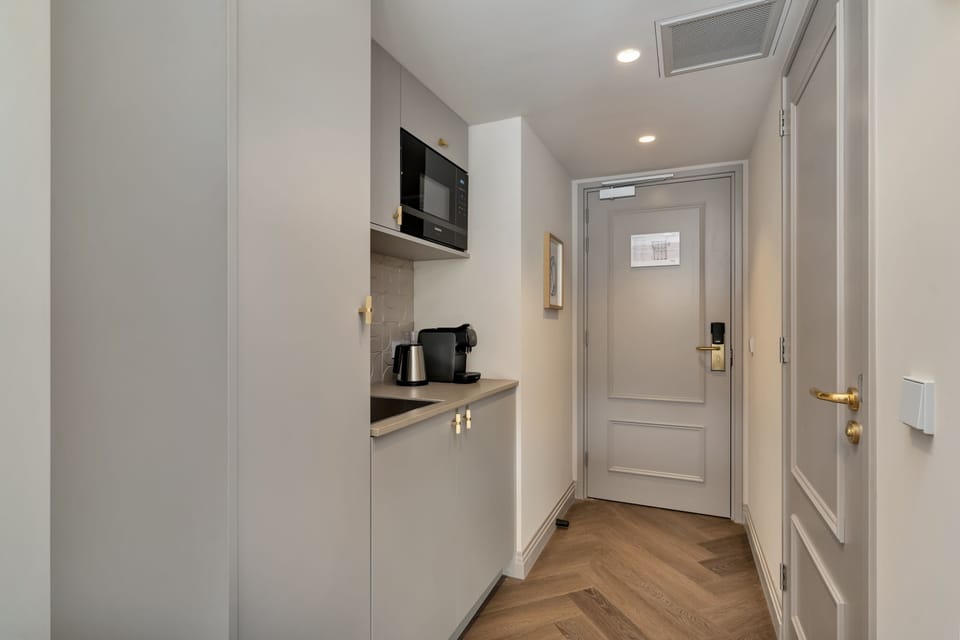 Standard Double Room | In-room safe, iron/ironing board, free WiFi
