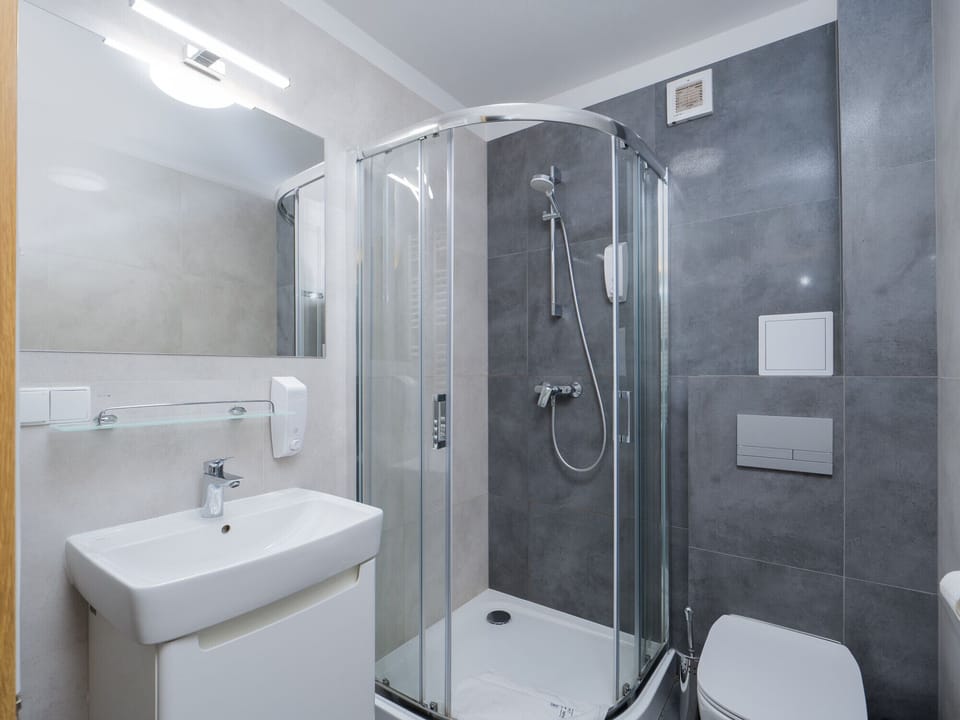 Shower, towels, soap, shampoo
