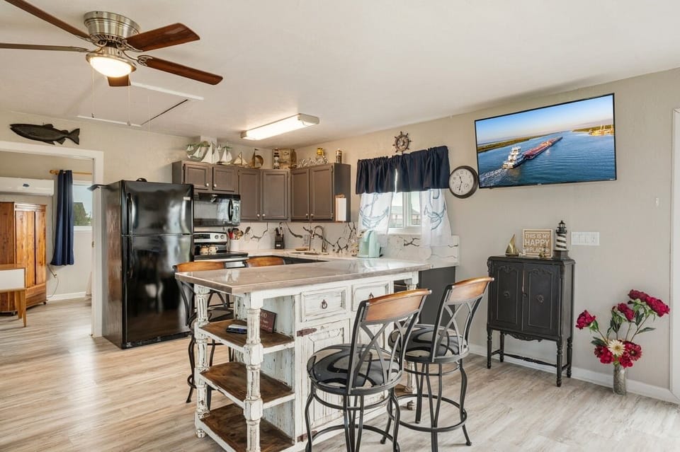 House, 1 Bedroom | Private kitchen | Fridge